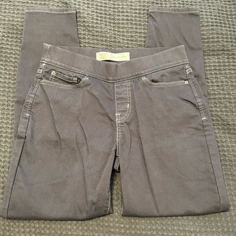 Signature by Levi strauss slimming pull on skinny jeans women’s 6S, W 28, L 28